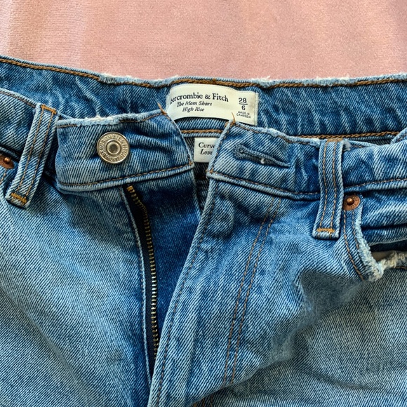 Abercrombie & Fitch Curve Love High Rise Mom Shorts - Picture 2 of 2
